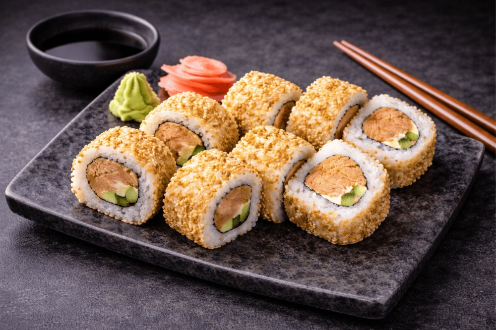 Sushi-rull med marinert tunfisk, kremost, saftige grønnsaker, agurk og avocado
8 biter
