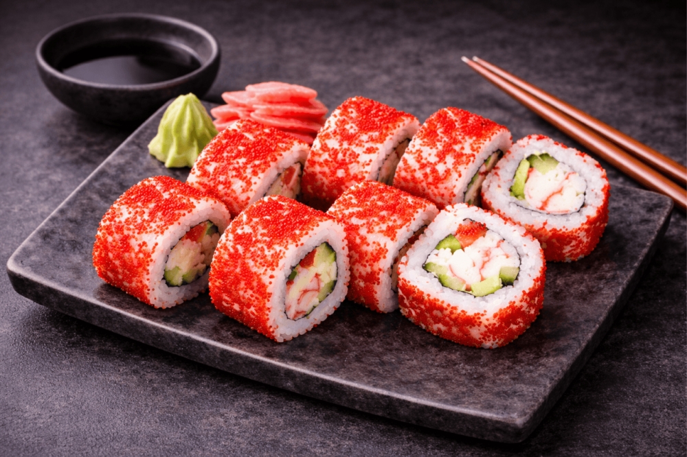 Sushi-rull med rogn, saftige grønnsaker, majones og surimi
8 biter