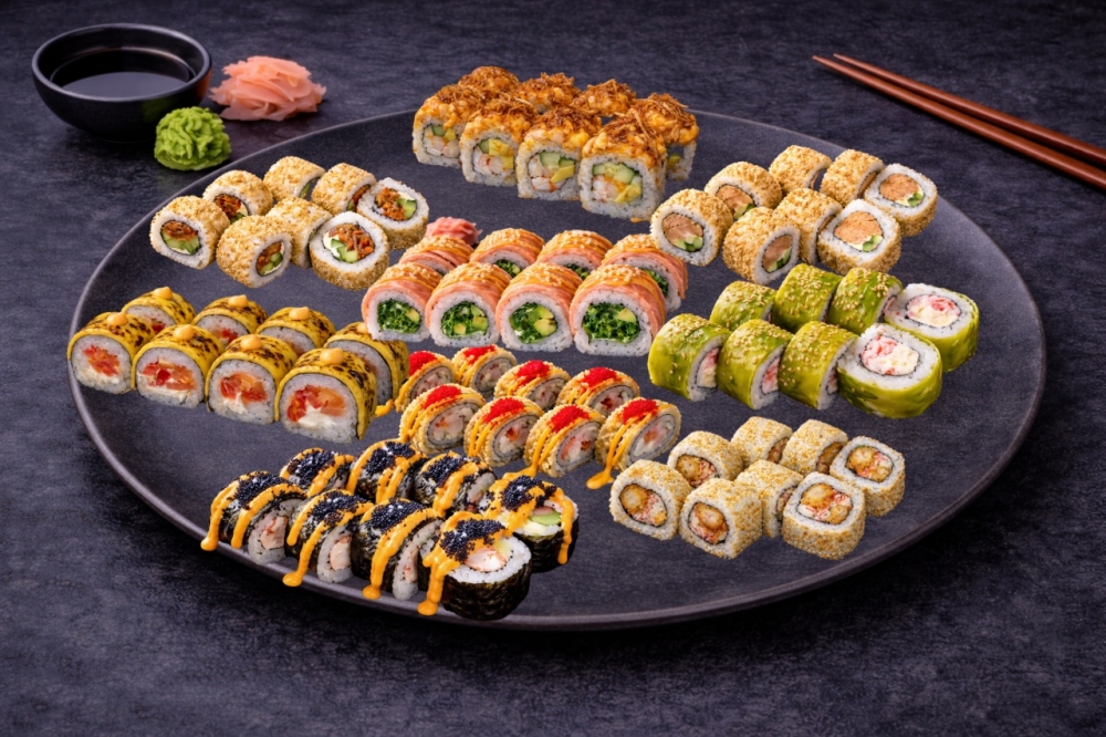 Yokohama rull 8 biter, Kobe rull 8 biter, Cheder rull 8 biter, Kalifornia med tunfisk 8 biter, Samurai rull 8 biter, Kalifornia med laks 8 biter, Fuji rull 8 biter, Grønn drage 8 biter, Fritert rull med surimi 9 biter,