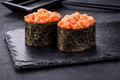 Gunkan med spicy surimi